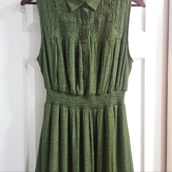 Elegant Green Sleeveless Midi Dress - Picture 3 of 6